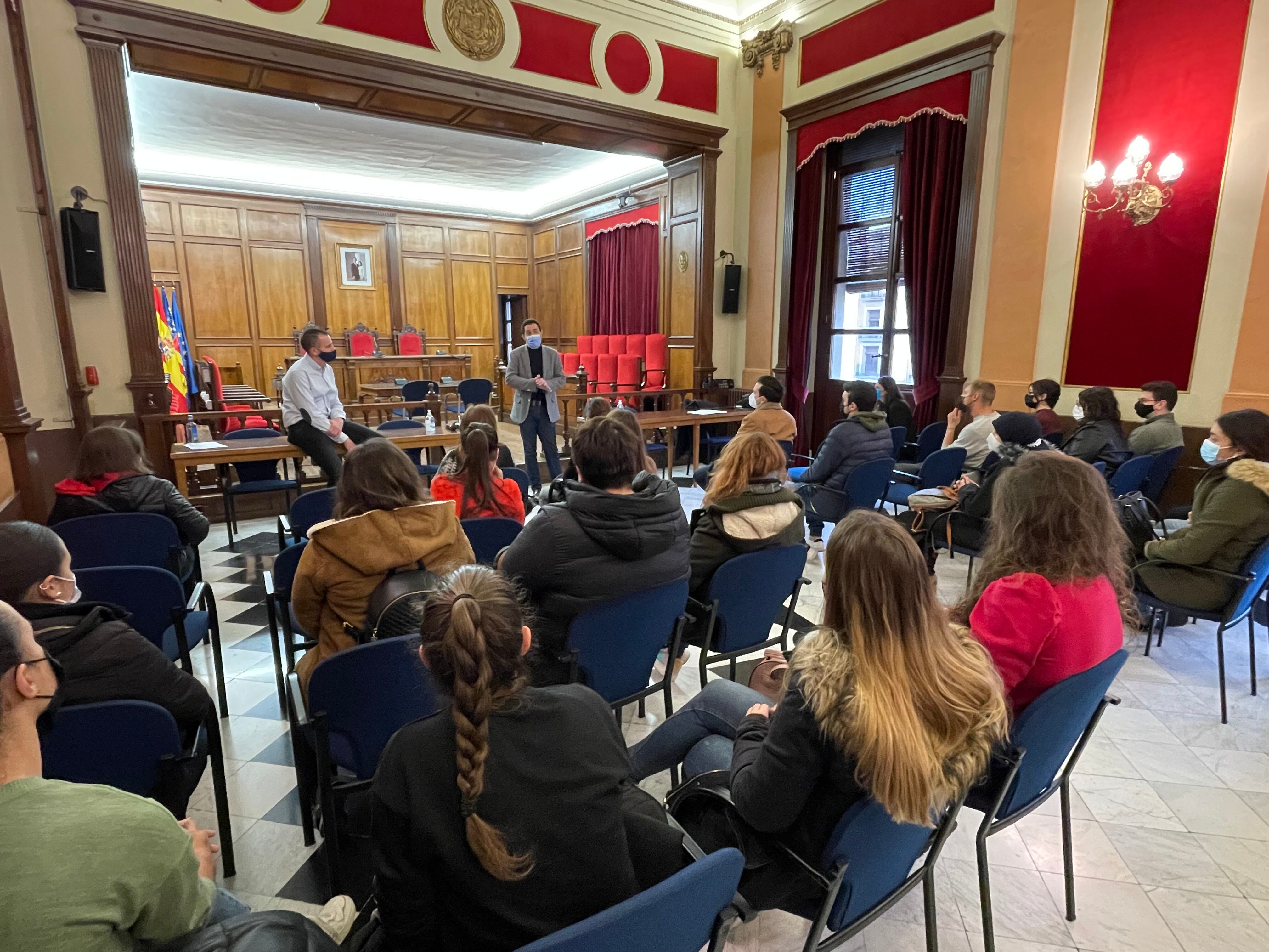 Recepción de los contratados en Avalem Joves en el Ayuntamiento de Alcoy