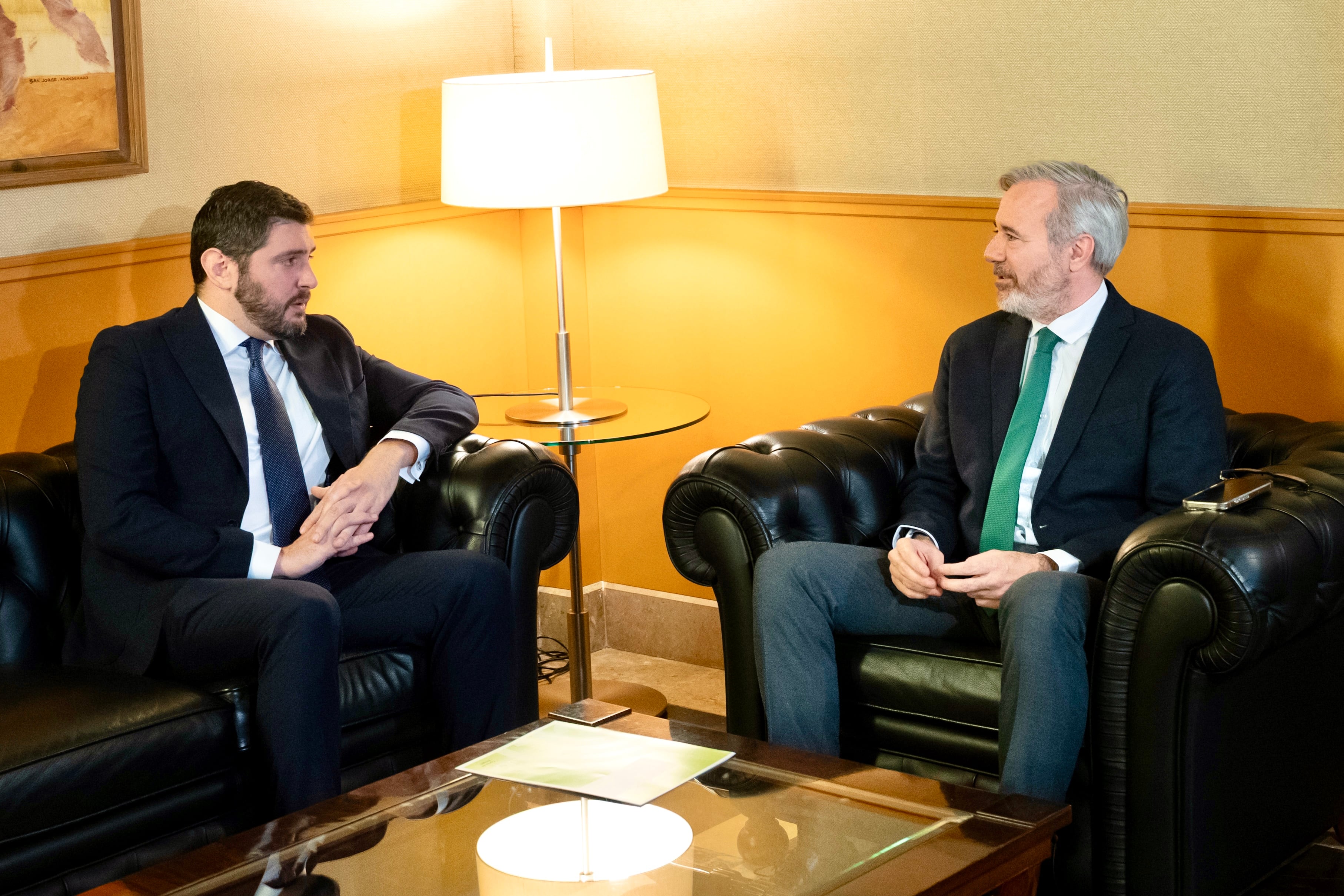 Jorge Azcón busca el apoyo de VOX para sacar los presupuestos de 2026