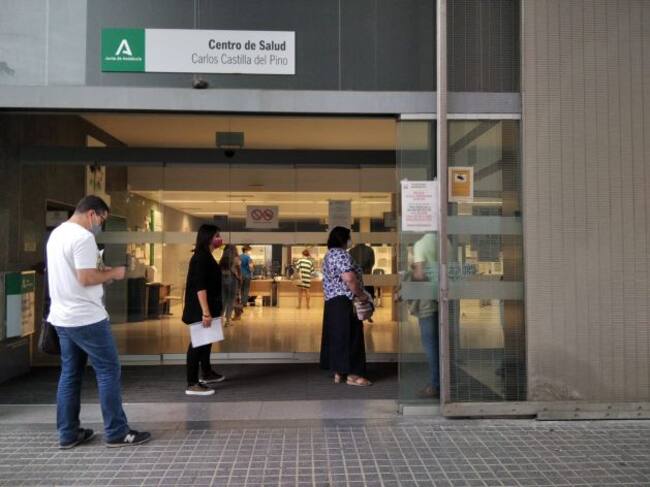 Vacunación profesorado en el Centro de Salud Carlos Castilla del Pino en Córdoba
