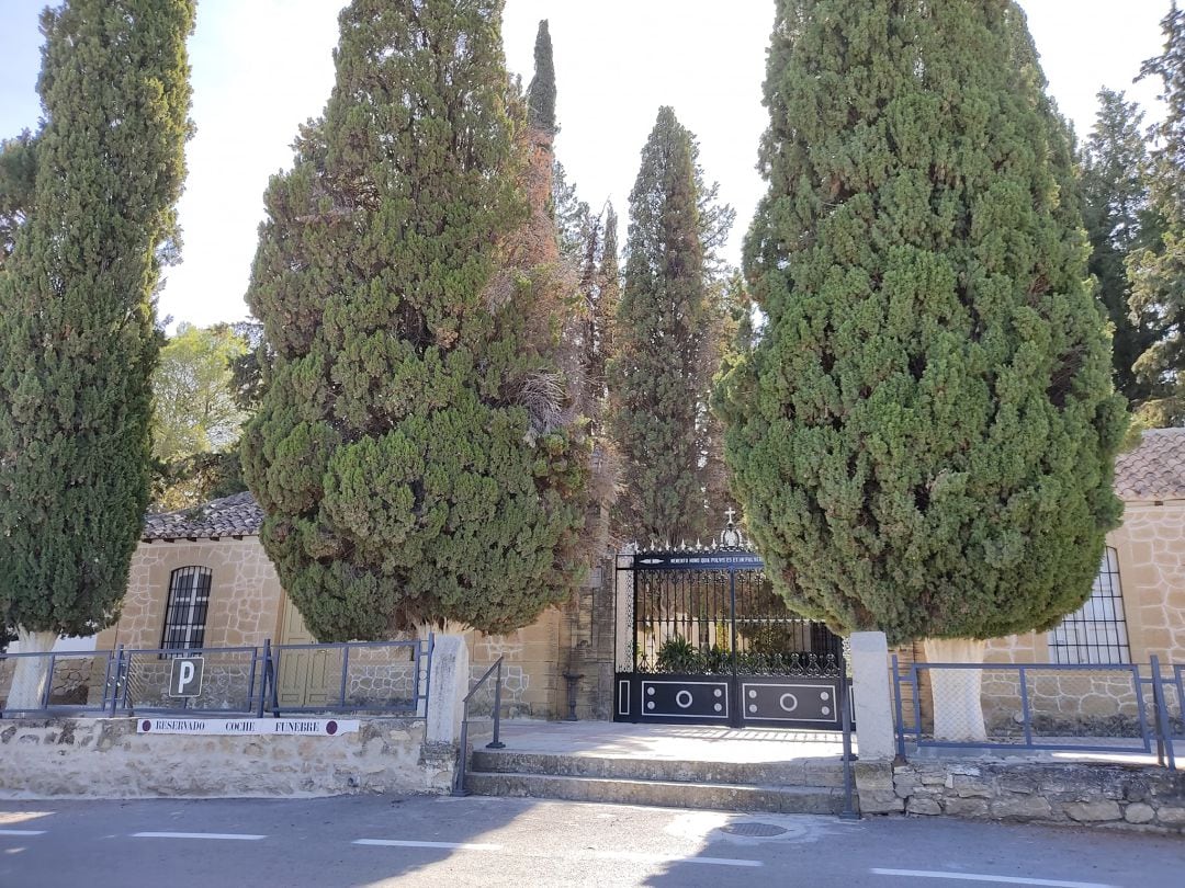 Entrada principal del Cementerio Municipal de Jódar