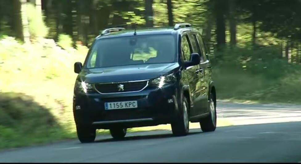 Peugeot lidera el mercado total de vehículos electrificados con 715 matriculaciones