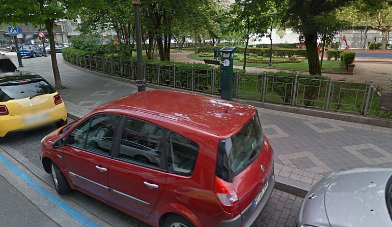 Aparcamientos en la zona azul de la plaza del Poniente