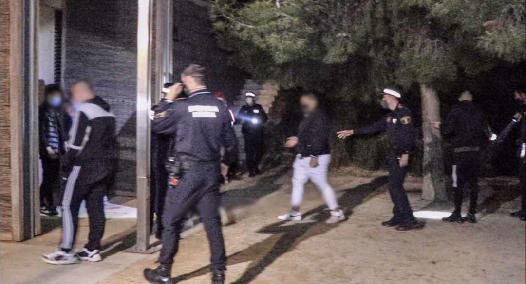 Macrobotellón desalojado en La Ereta con más de 100 jóvenes