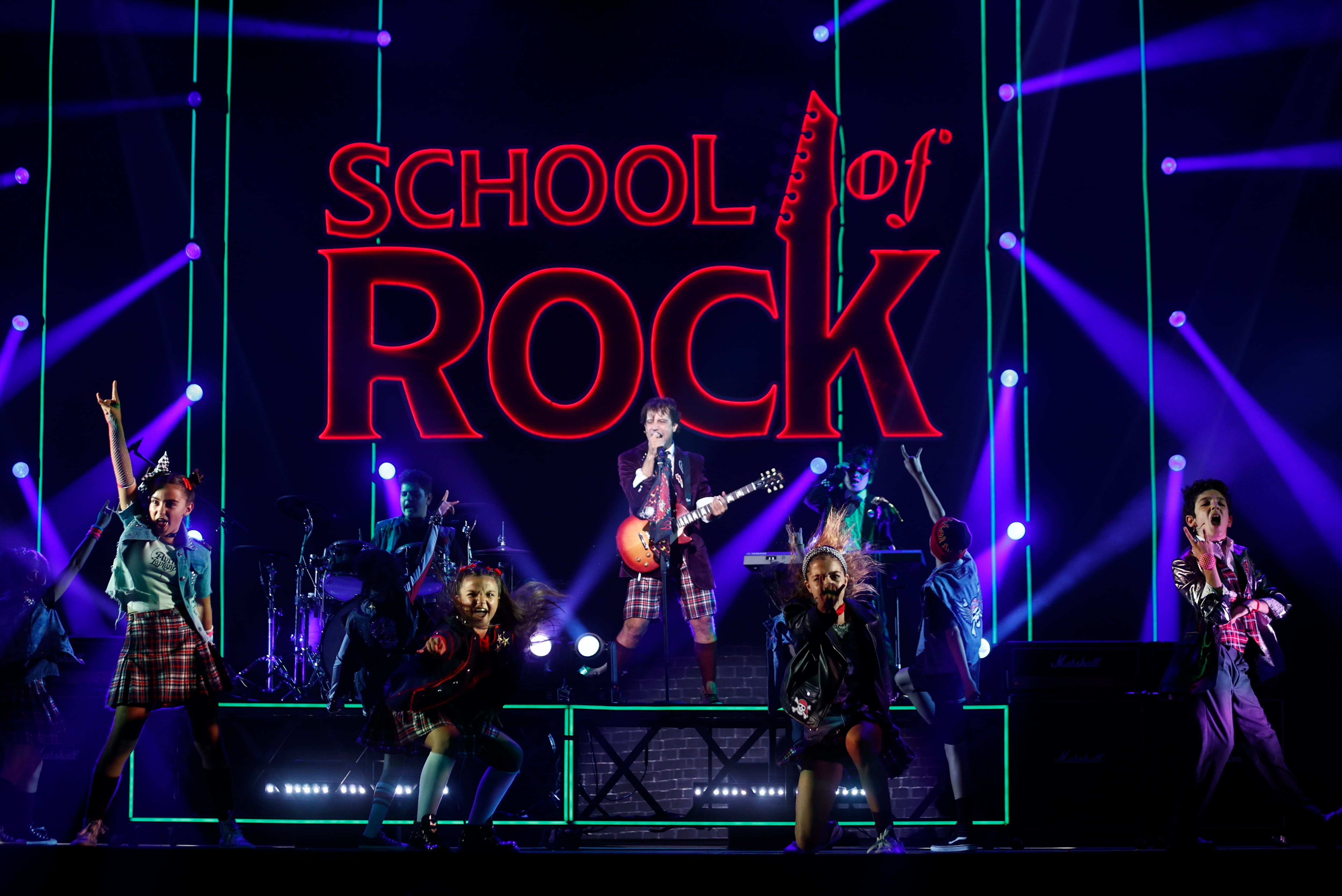 Un momento del pase gráfico del musical School of Rock que se representa en el Espacio Ibercaja - Delicias de Madrid. EFE/ Rodrigo Jimenez