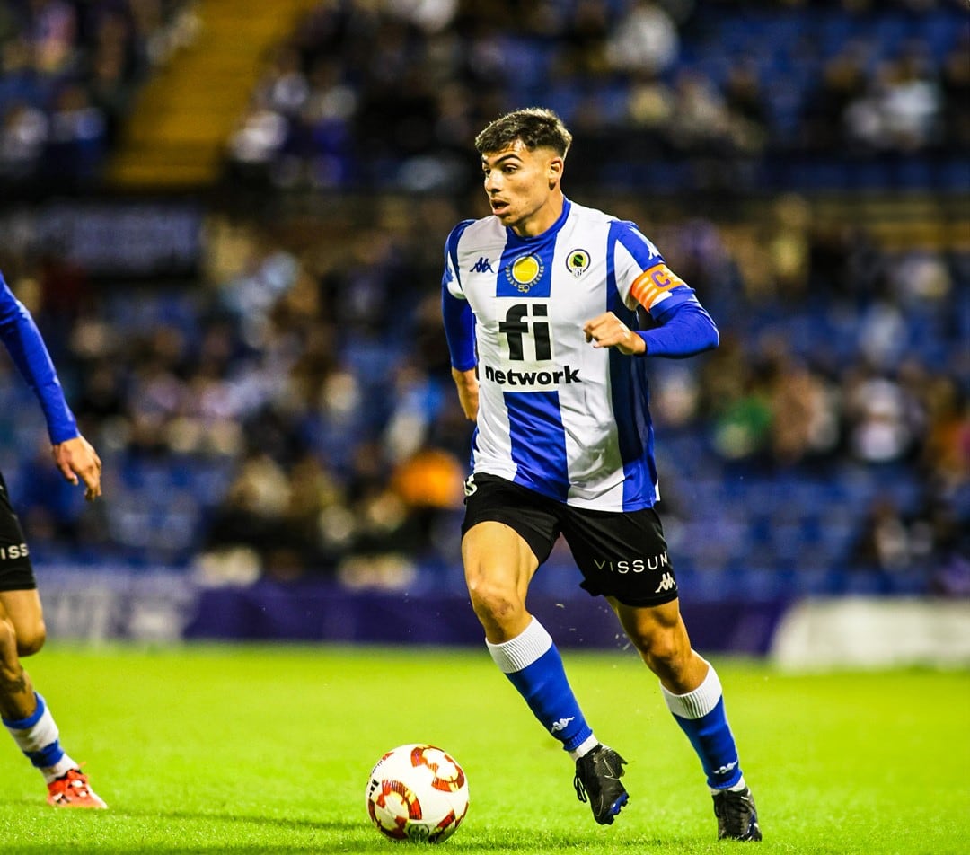 Nico Espinosa, capitán del Hércules, frente al Atlético Madrid B