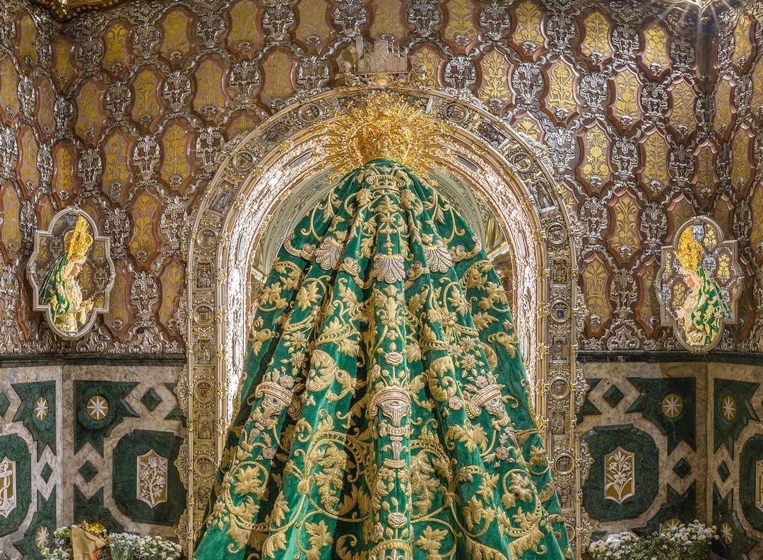 La Virgen de la Esperanza en el interior de su camarín