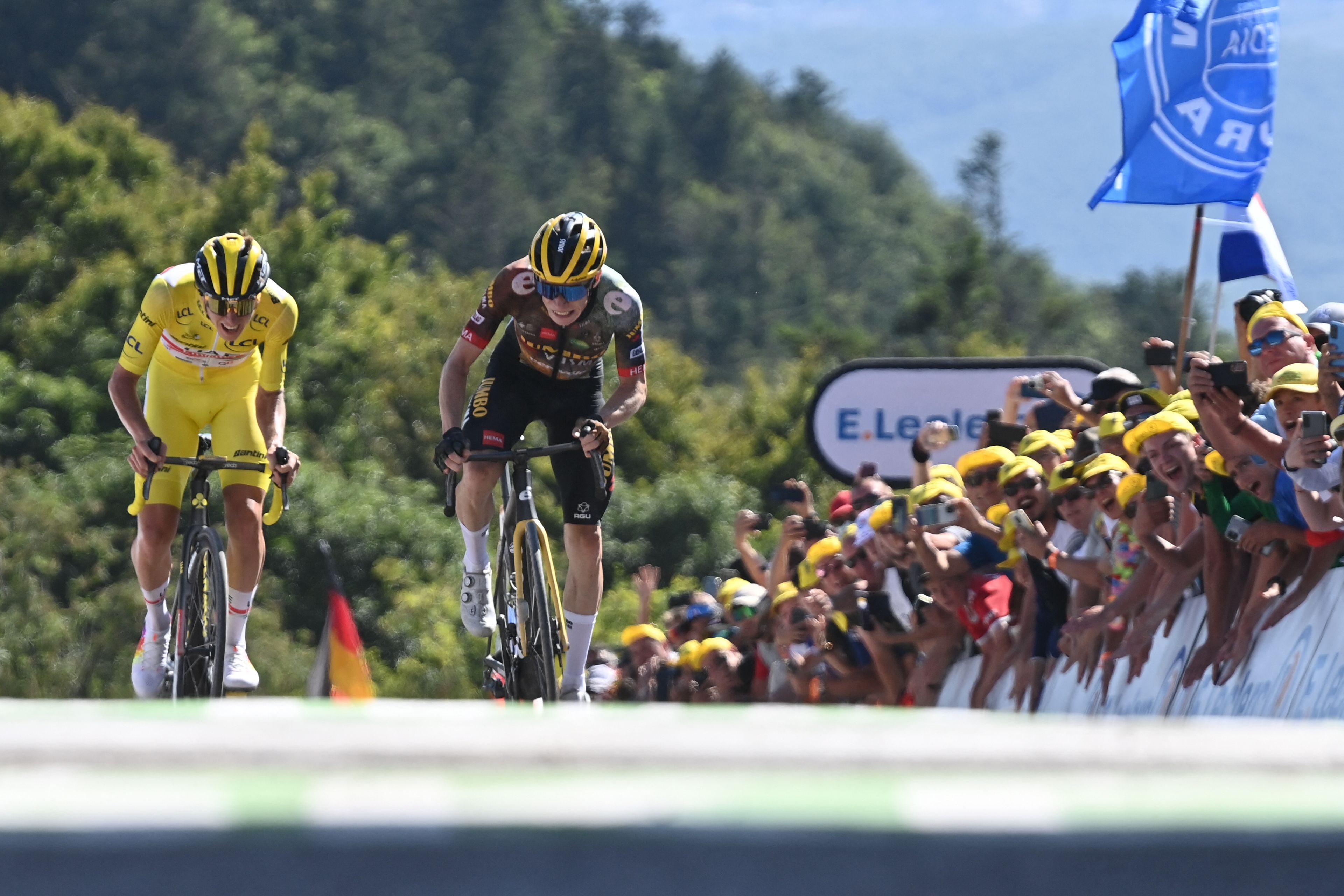 Tadej Pogacar gana a Jonas Vinegaard en La Super Planche des Belles Filles