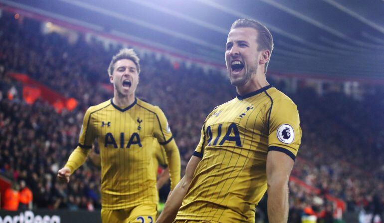 Harry Kane celebra su segundo tanto frente al Southampton