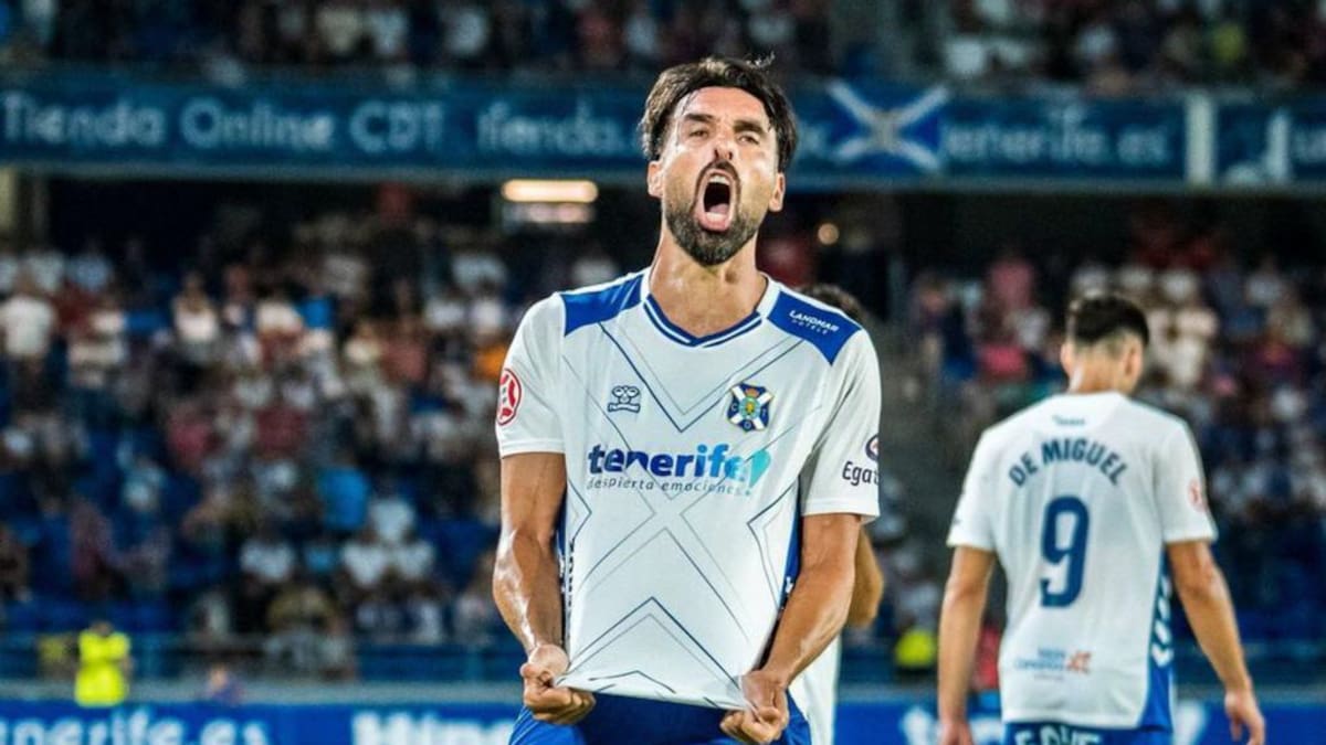 Enric Gallego supera ya su cifra de goles de la pasada temporada con el CD Tenerife: "para nosotros es un lujo tenerlo", afirma Álvaro Cervera