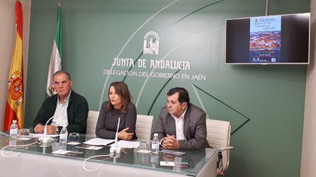 Manuel Vallejo, Ana Cobo y Basilio Dueñas durante la presentacion del I Festival Quesada por Guatemala