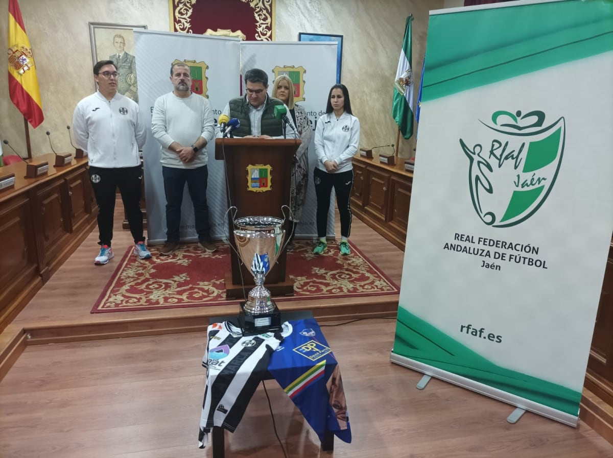 Presentación de la final provincial senior de fútbol femenino que se disputará este domingo en Marmolejo