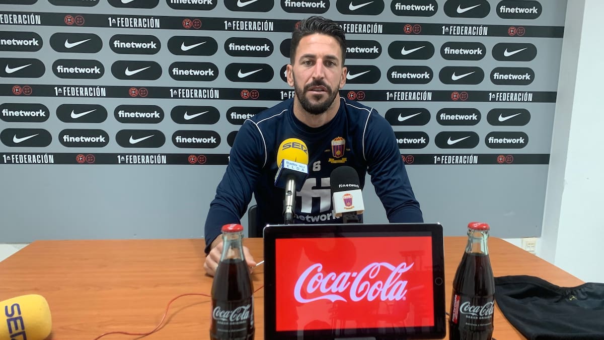 Fernando Pajarero, futbolista del Eldense, antes de recibir al Brugos en Copa del Rey