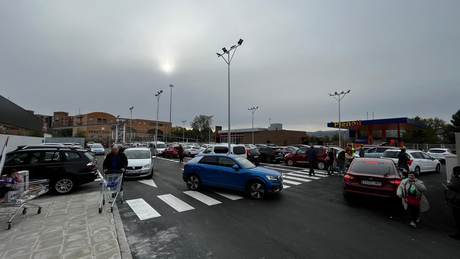 Imagen del aparcamiento de la nueva zona comercial, junto al Hotel Beatriz de Toledo