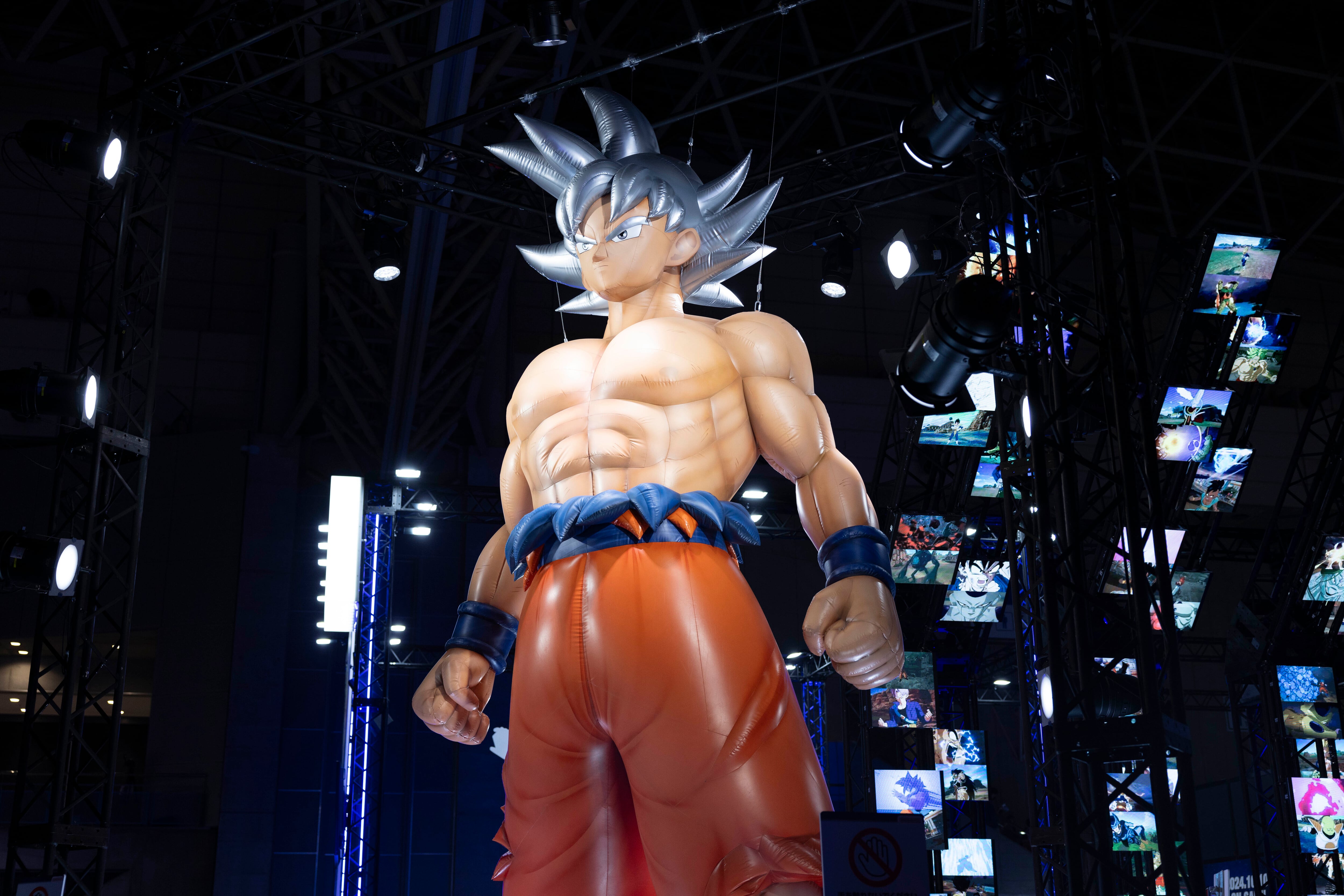 El videojuego Dragon Ball Sparking Zero con Son Goku en una feria en Tokio.