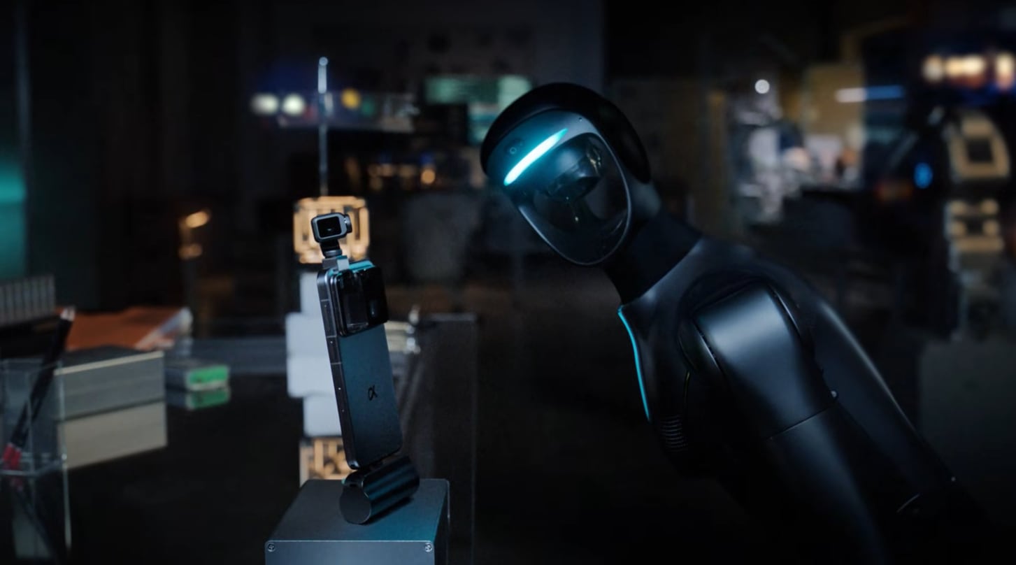 El Honor Robot Phone junto con el robot humanoide.