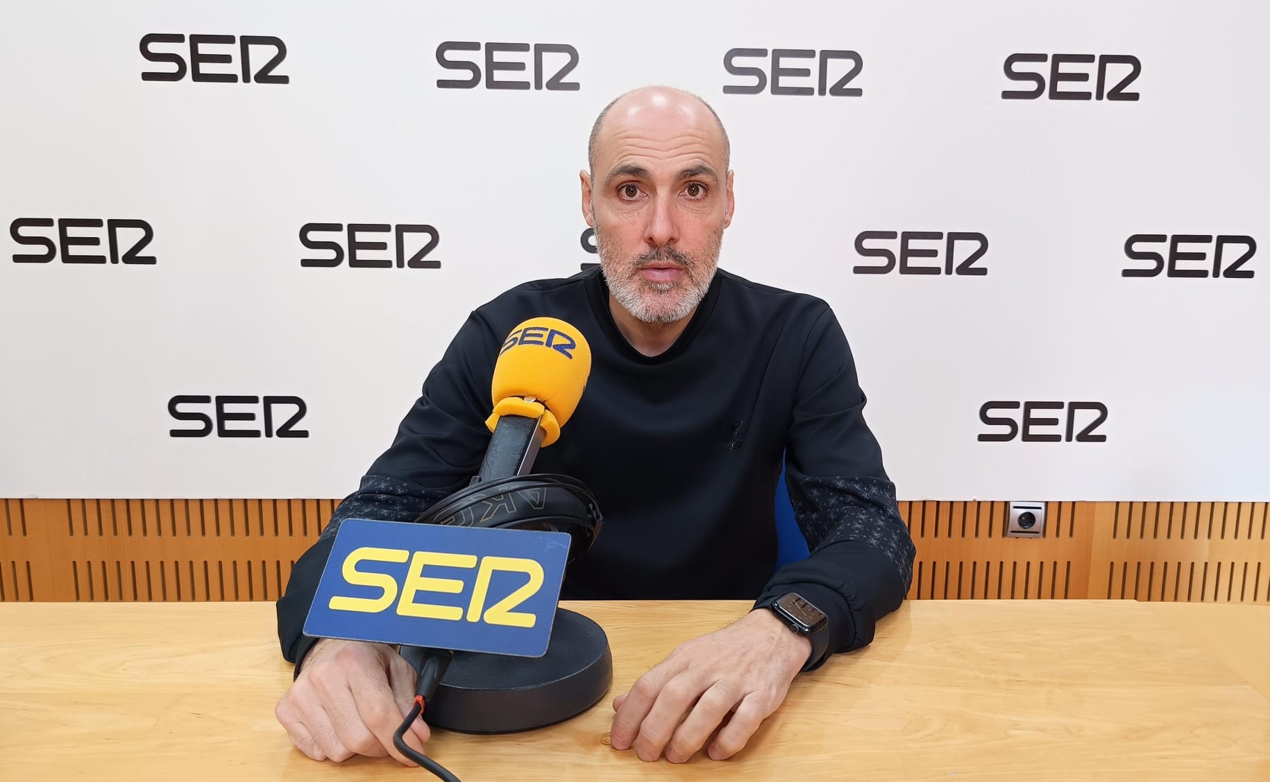 Javi Rodríguez en los estudios de Radio Murcia Cadena SER