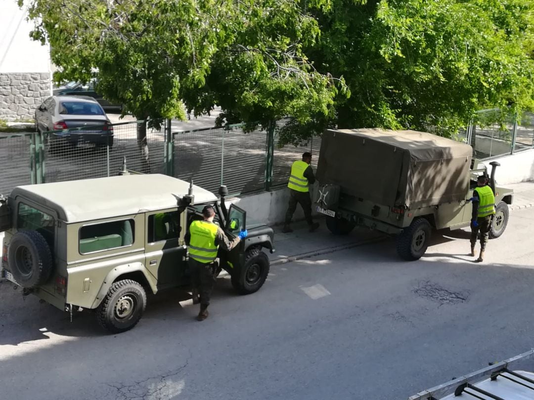 Los militares a su llegada al Cuartel de la Guardia Civil de Jódar