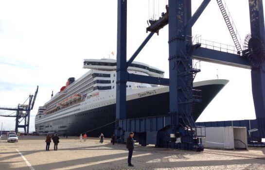 Queen Mary 2 en el Puerto de Cádiz