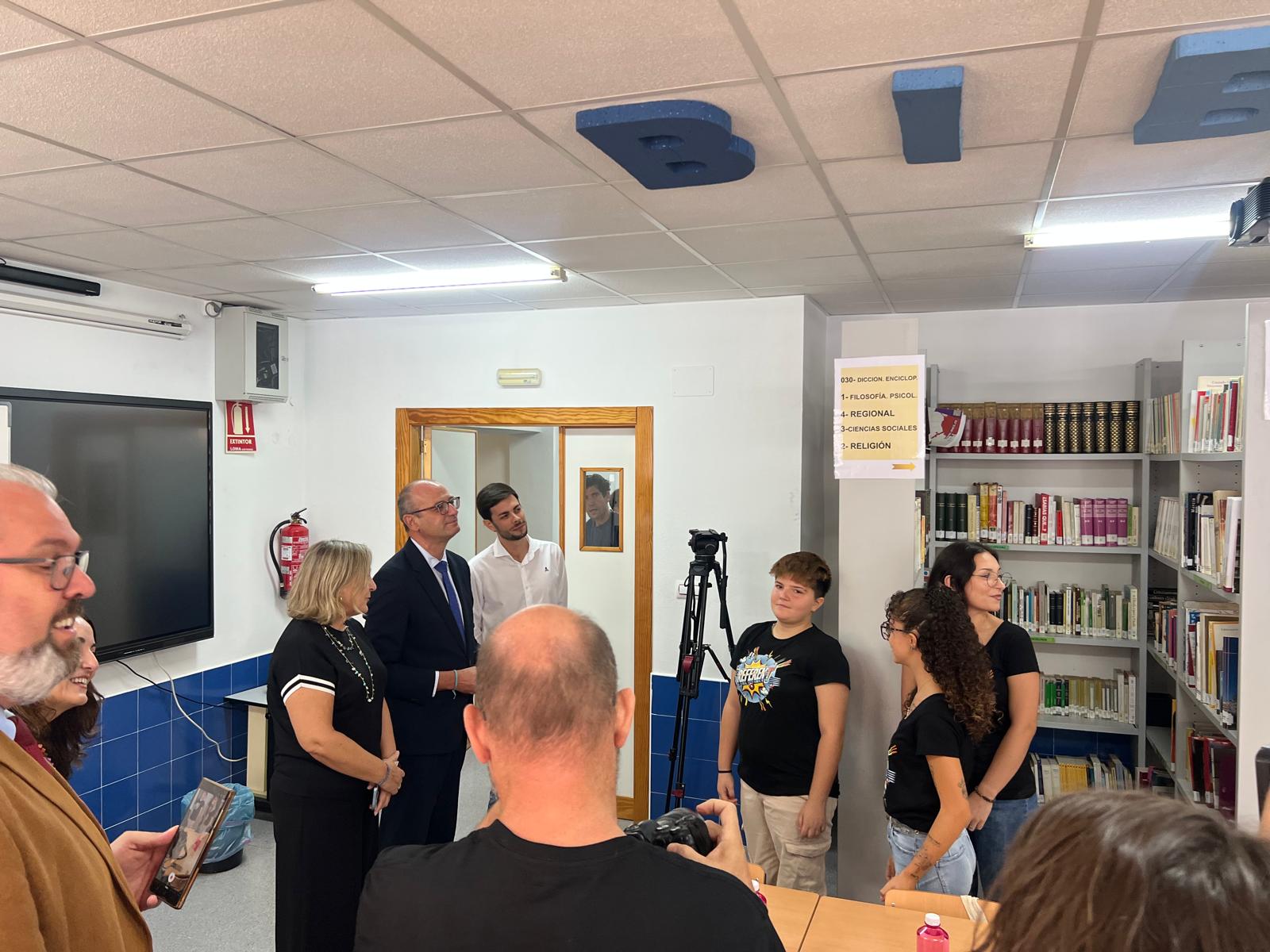 Compañeros que enseñan y apoyan: dos años del programa Referente en el IES Mediterráneo