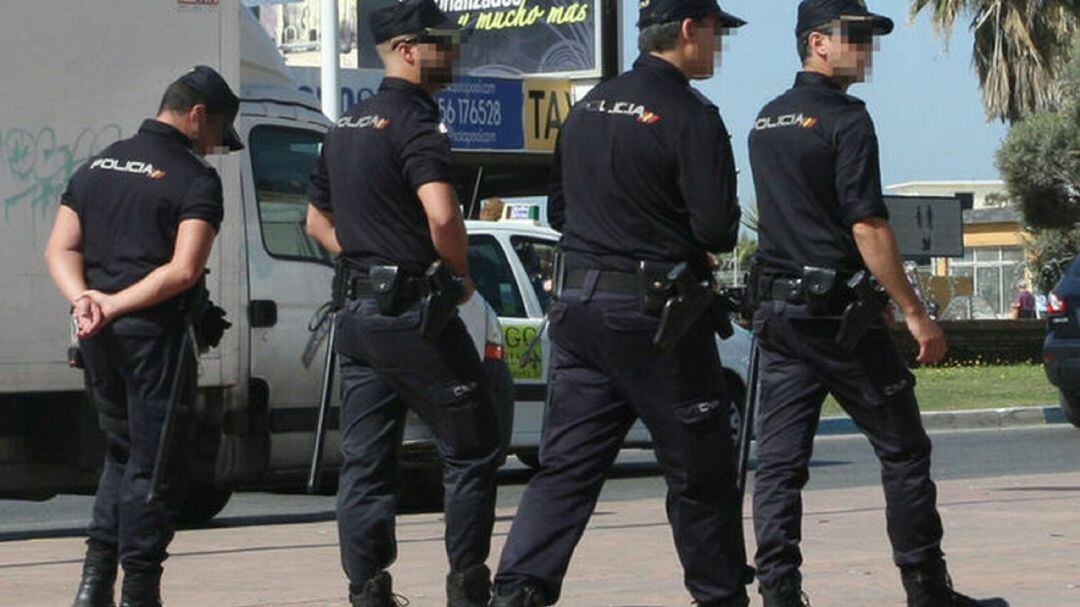 Agentes de Policía en La Línea.
