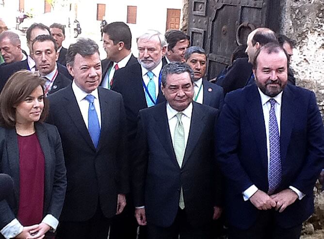 De izquierda a derecha: Soraya Sáenz de Santamaría (vicepresidenta del Gobierno), Juan Manuel Santos Calderón (presidente de Colombia), José Luis Sáinz (Consejero Delegado de PRISA Radio y de la SER) y Augusto Delkáder (presidente de PRISA Radio)