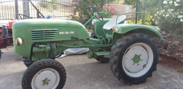 Tractor M.A.N. de unos 70 años.