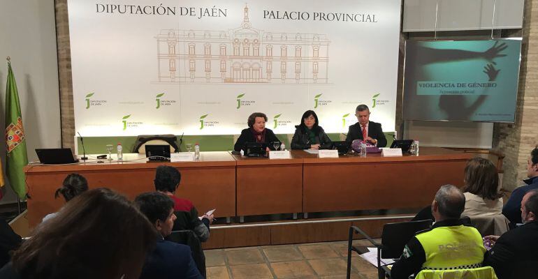 Pilar Parra, Francisca Medina y Nicolás Marchal en la jornada para policías y Ayuntamientos.