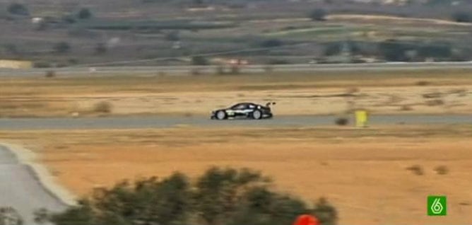 Imagen del vídeo de La Sexta, que ha captado los coches de carreras en las pistas del aeropuerto de Castellón