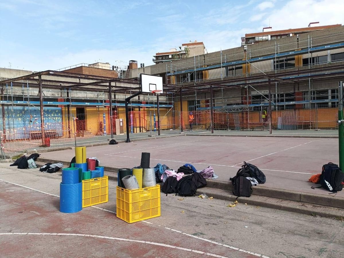 "La EVAU a la vuelta de la esquina y no puedes oír al profesor por el ruido de los taladros": Un instituto de Madrid convive sus obras de adecuación