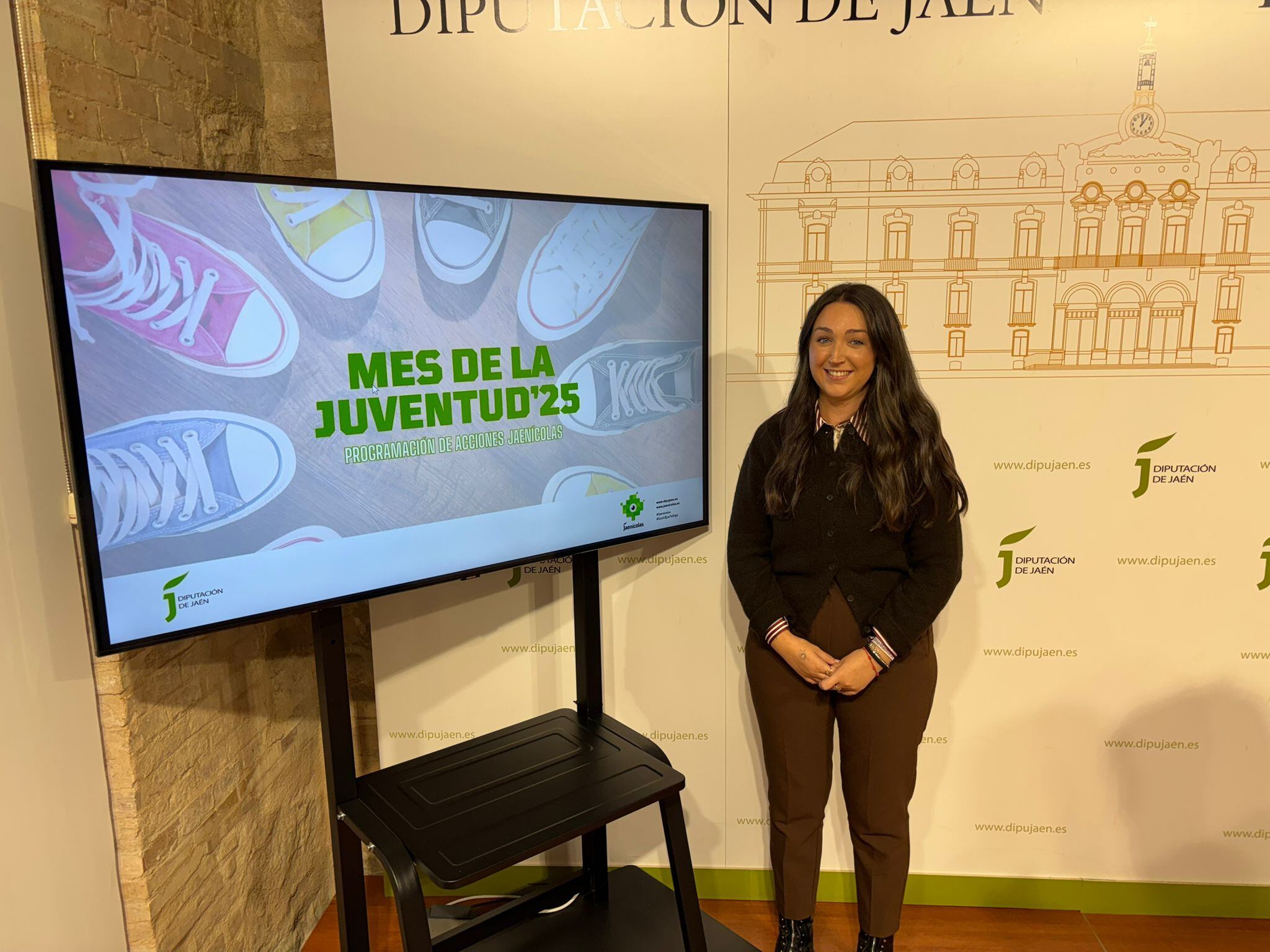 María Dolores Ruiz, diputada de Juventud en Jaén, presenta las actividades del Mes de la Juventud.