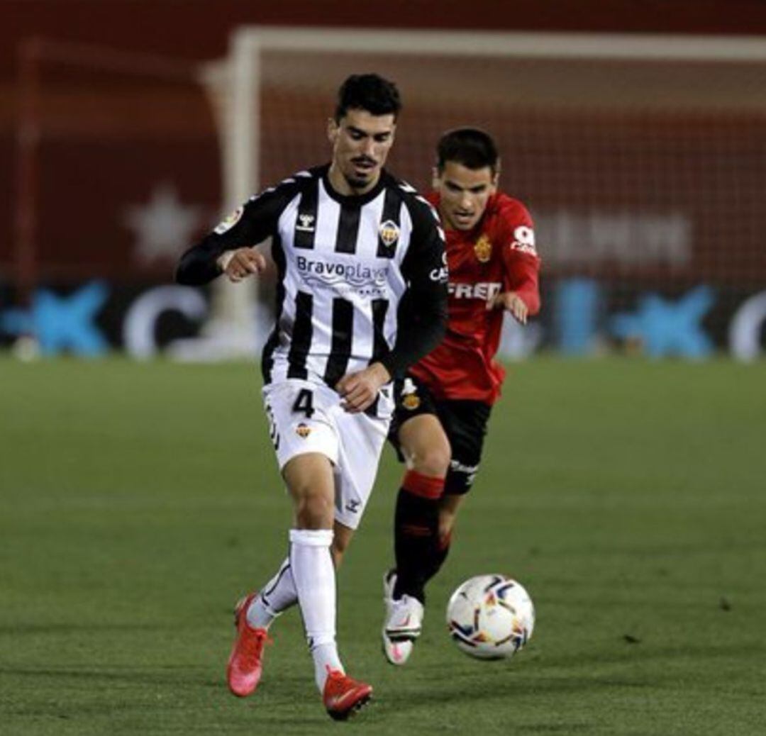 Arturo Molina repitió titularidad en Mallorca