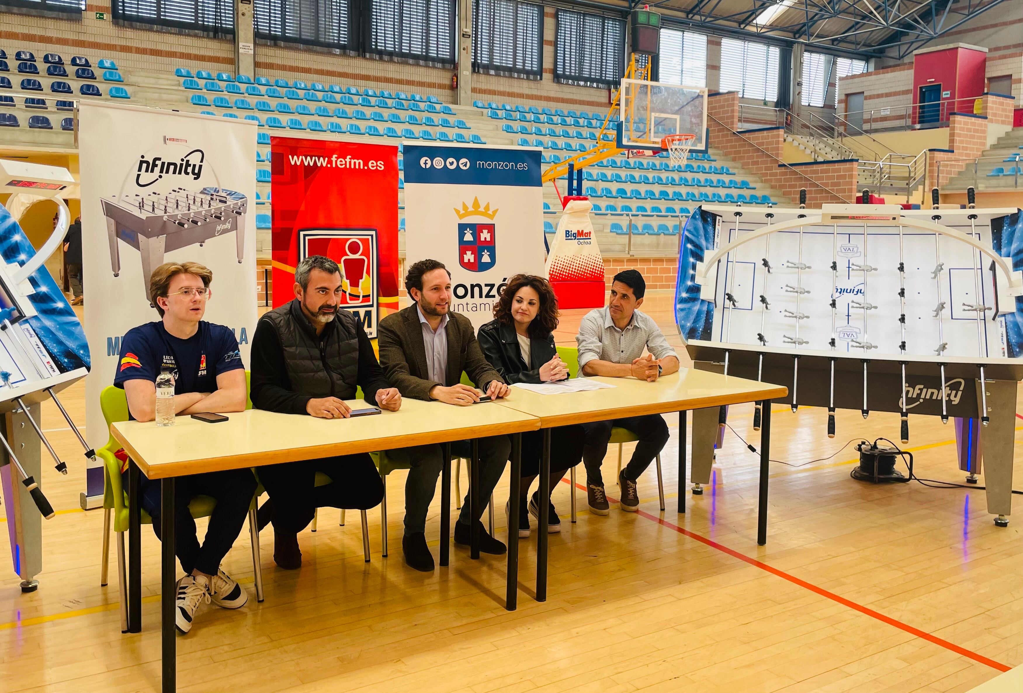 Presentación de la prueba clasificatoria para el campeonato mundial de futbolín Infinity World,. Foto: Ayuntamiento de Monzón