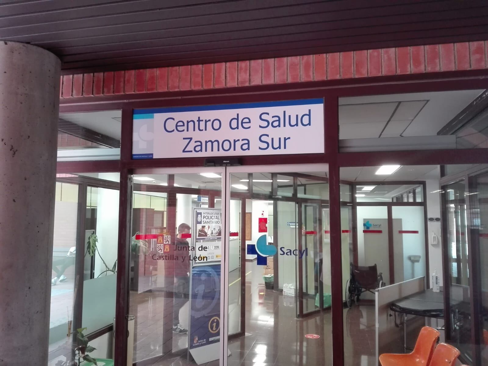 Entrada a las nuevas instalaciones del centro de salud Zamora Sur