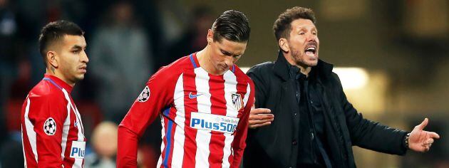 Fernando Torres, entre Simeone y Correa