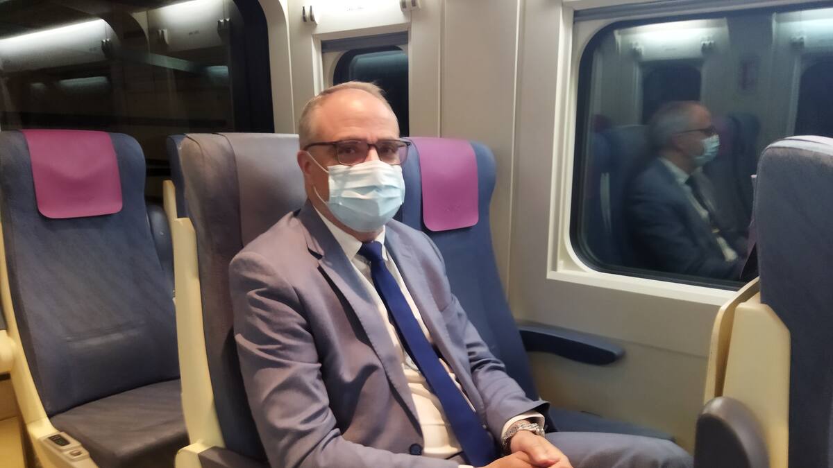 El alcalde de Ponferrada, entre los primeros viajeros del recuperado Alvia directo a Madrid