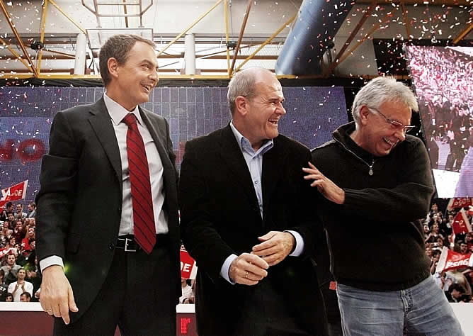 Zapatero junto a Chaves y Felipe González en el acto que ha tenido lugar en Fuenlabrada, Madrid