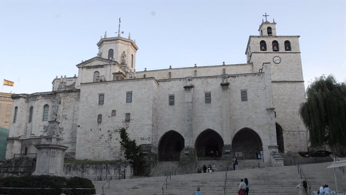 Víctimas del franquismo piden al Obispado de Santander que retire las simbologías franquistas