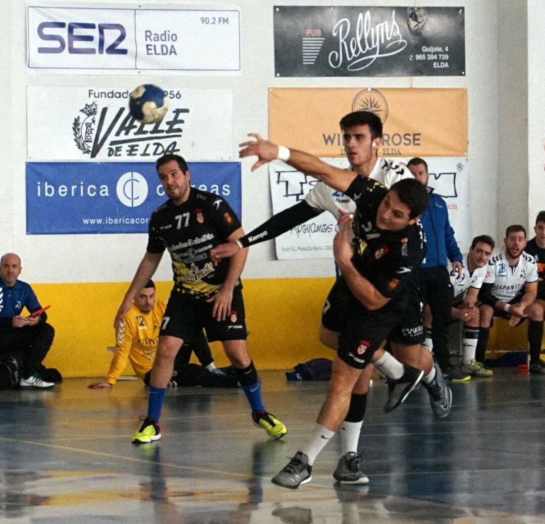 El Elda - C.E.E. es favorito sobre el papel, al equipo torrevejense