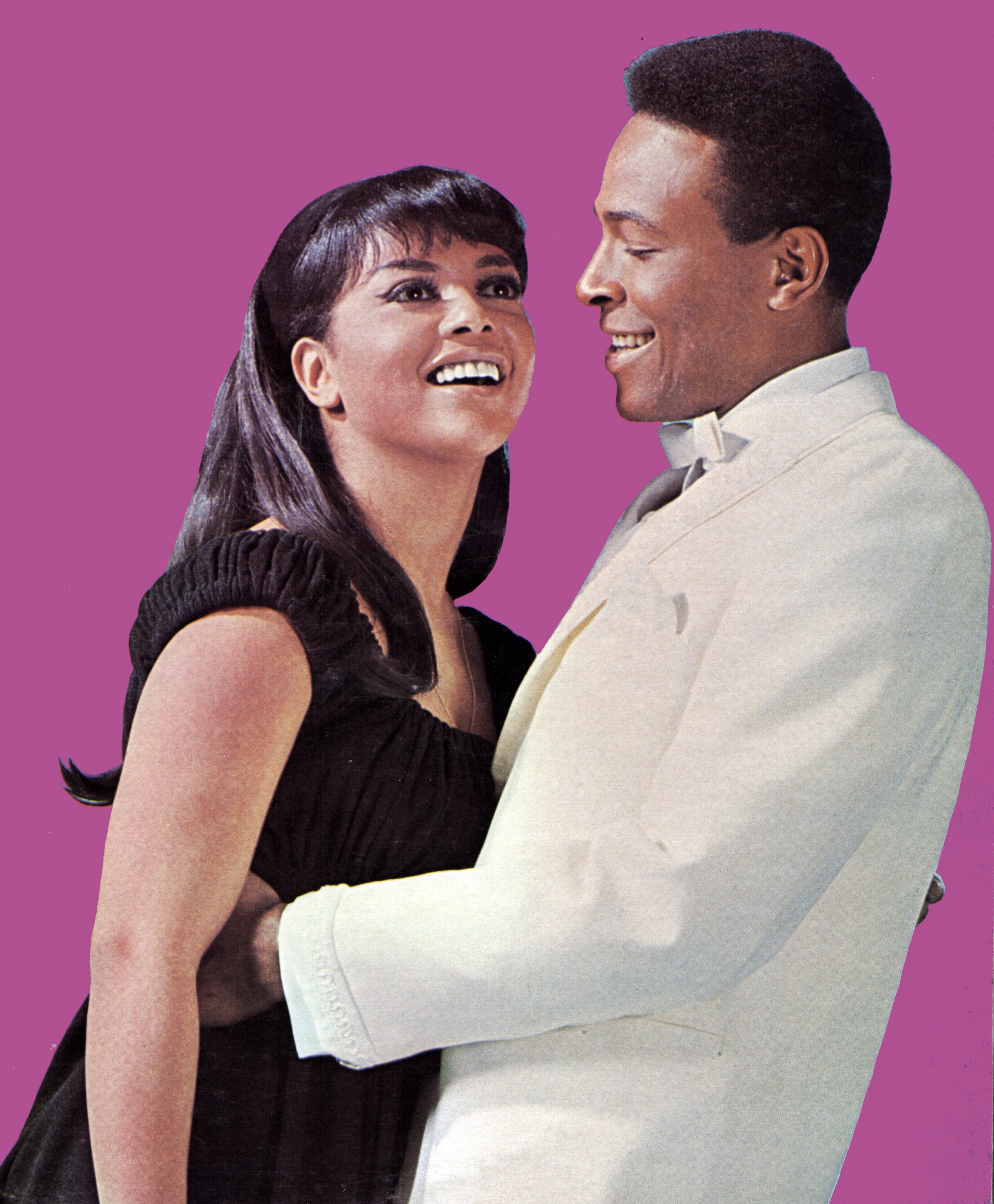 Marvin Gaye y Tammi Terrell posan juntos.   (Photo by GAB Archive/Redferns)