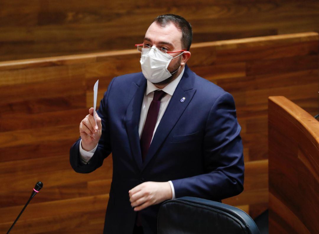 El presidente del Principado, Adrián Barbón, durante una intervención en la Junta.