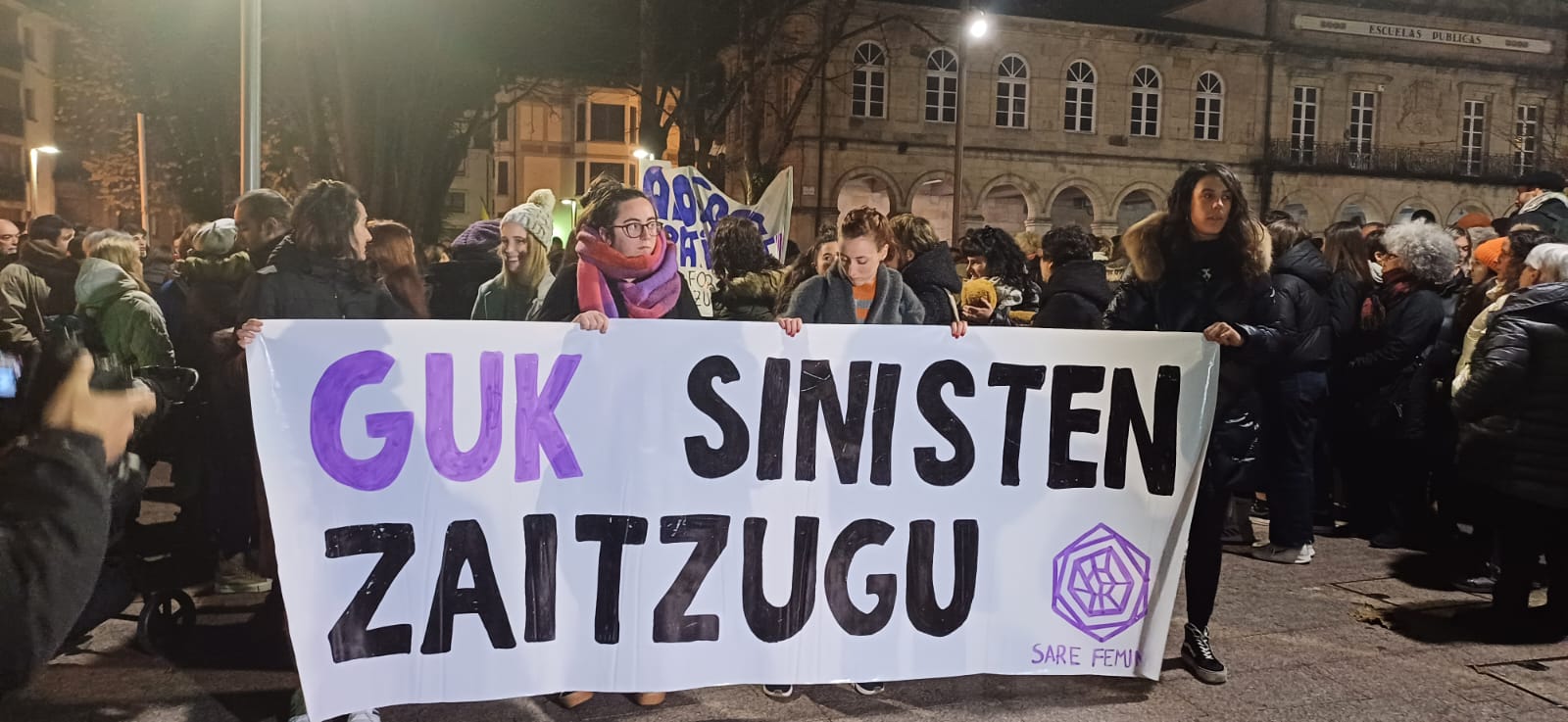 Cabeza de la manifestación celebrada en Gernika en apoyo a la joven víctima de abusos sexuales/JON ROJAS