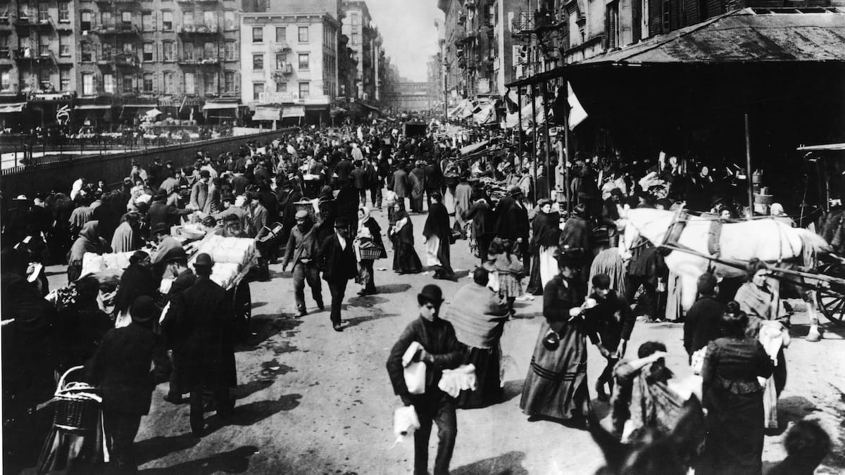 La caótica gestión de la antigua Nueva York que muestra que la "historia se repite": "Tenían más talento para llenarse los bolsillos"