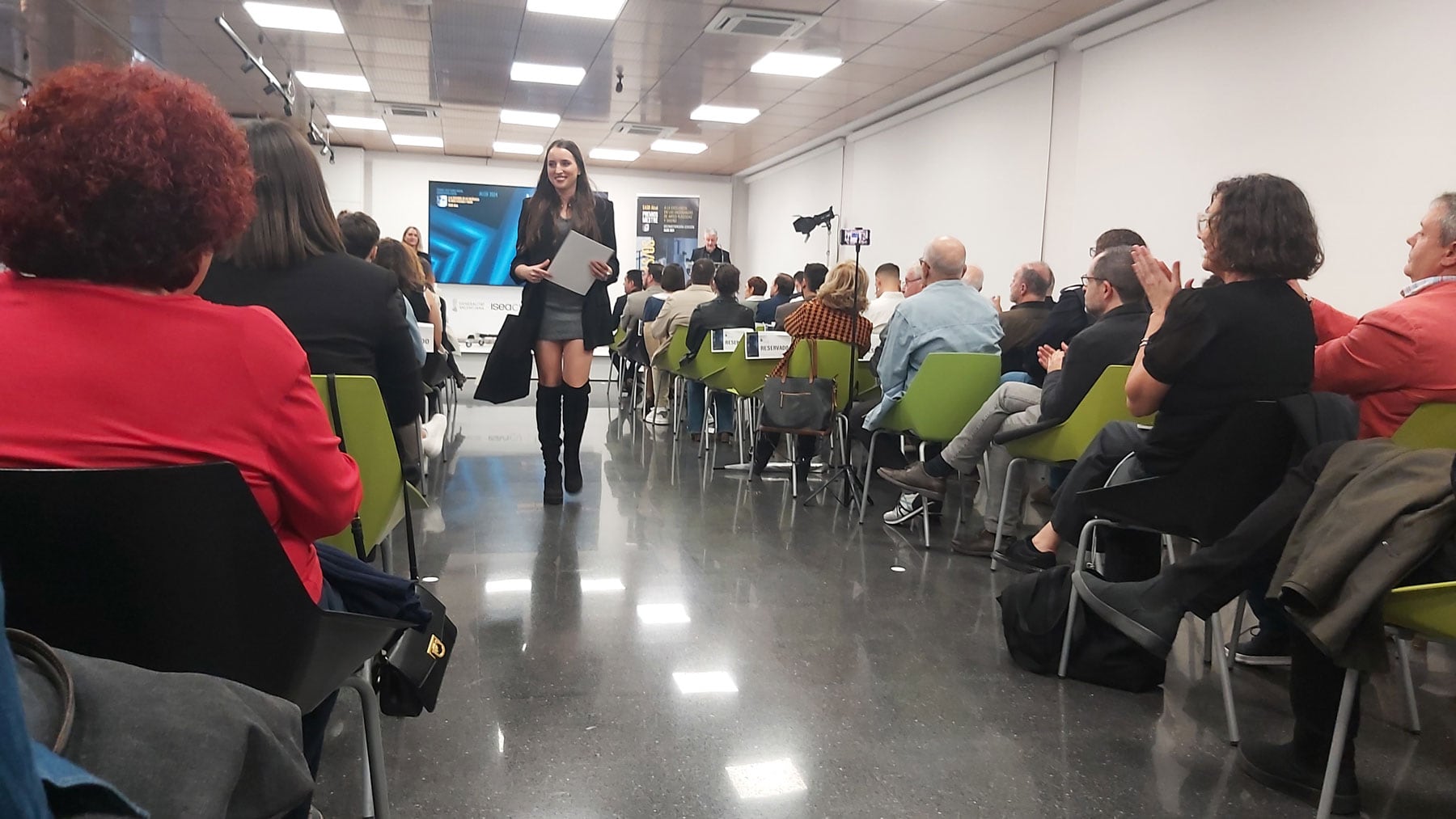 Una de las alumnas reconocidas durante el acto de entrega de Premios Josep Albert Mestre