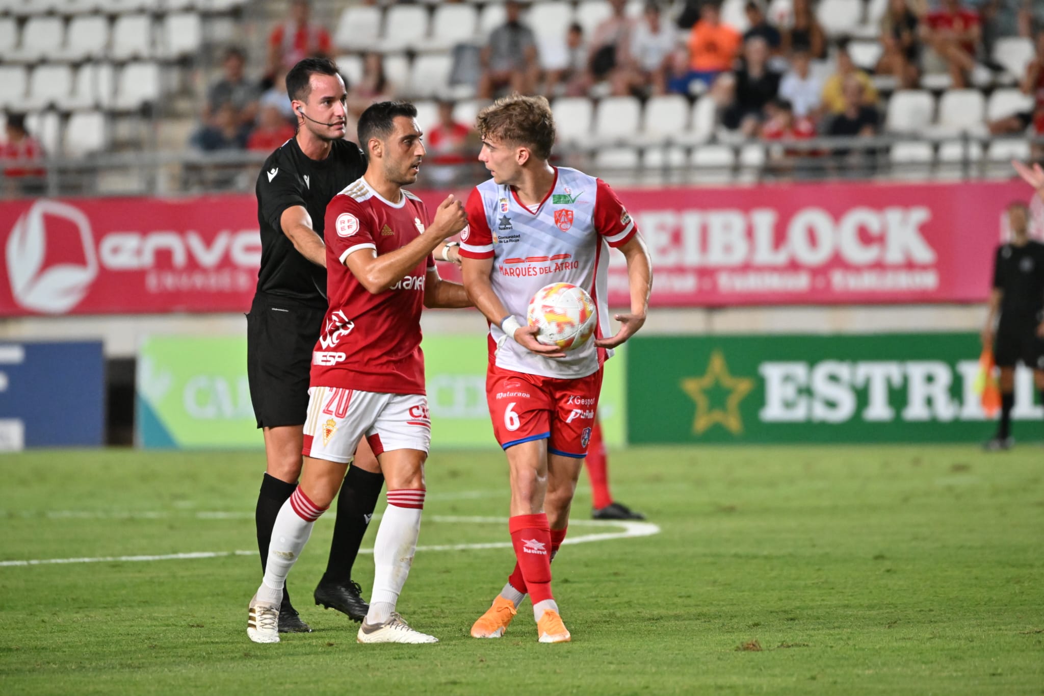 Sergio Aguza en su debut con el Real Murcia ante el Calahorra