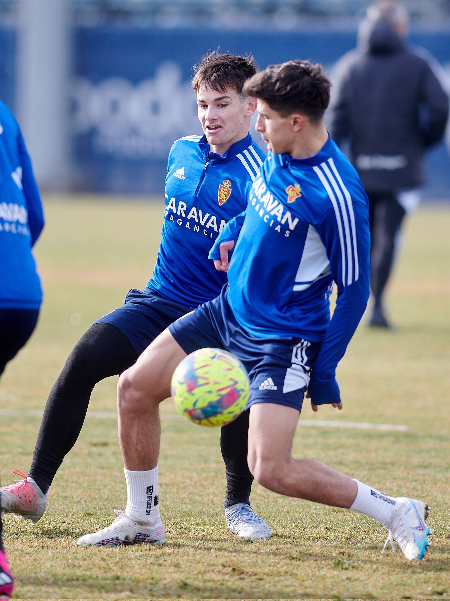 Pau Sasns-Giuliano Simeone, durante una acción de un entrenamientos