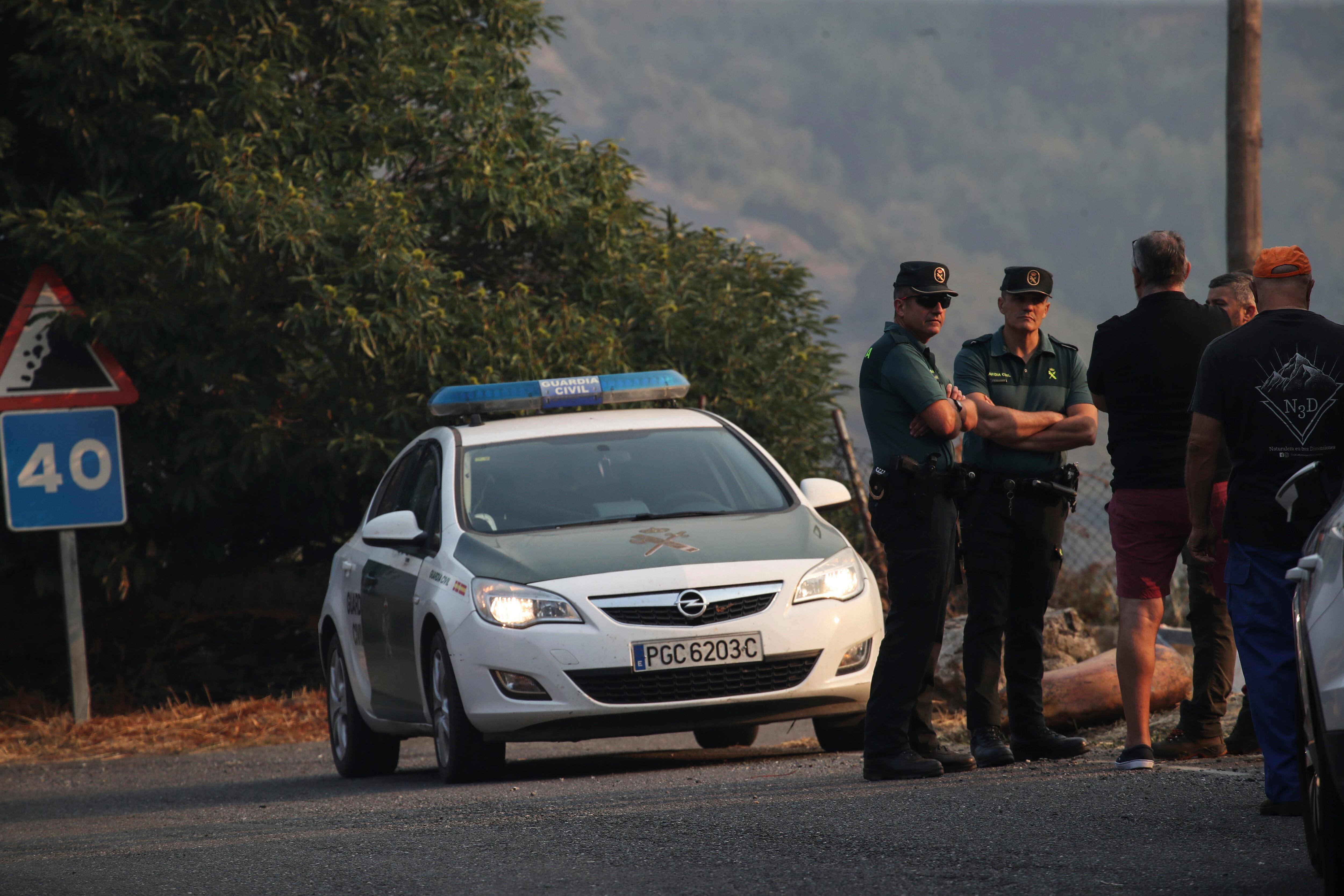 La Guardia Civil cortó en tráfico en San Pedro de Paradela (León) ante el incendio de Anllares