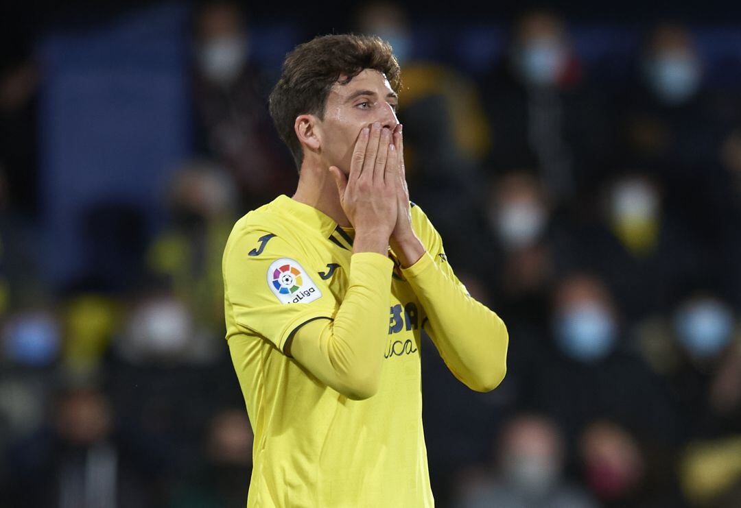 Pau Torres durante el partido ante el FC Barcelona