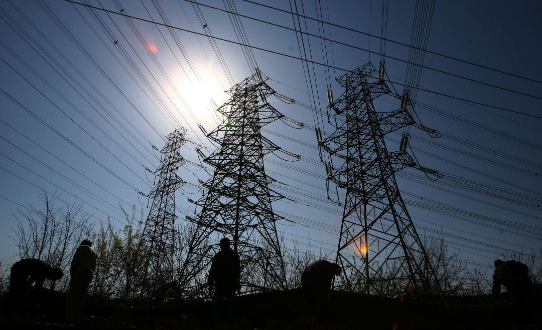 Un poste de la luz, de la red eléctrica española.