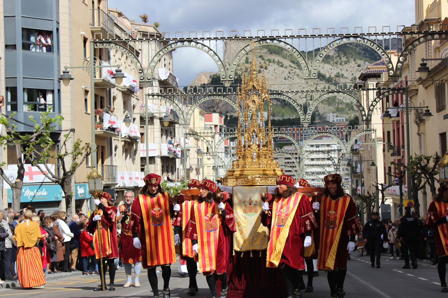 Imagen de la Reliquia de San Jorge durante la Procesión