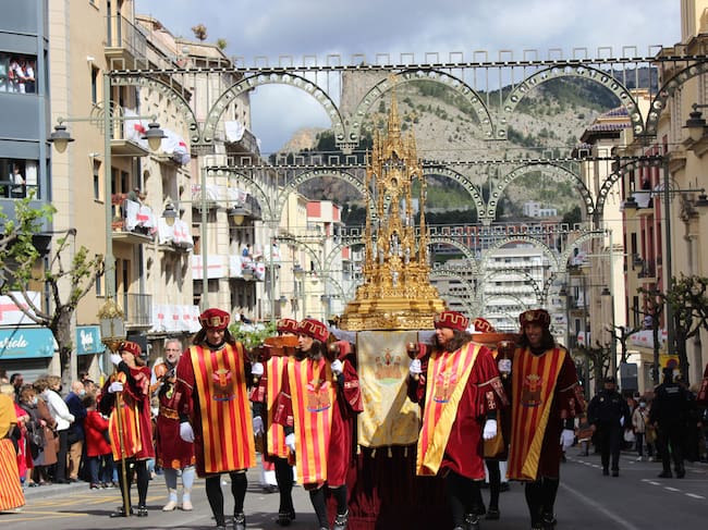 Imagen de la Reliquia de San Jorge durante la Procesión